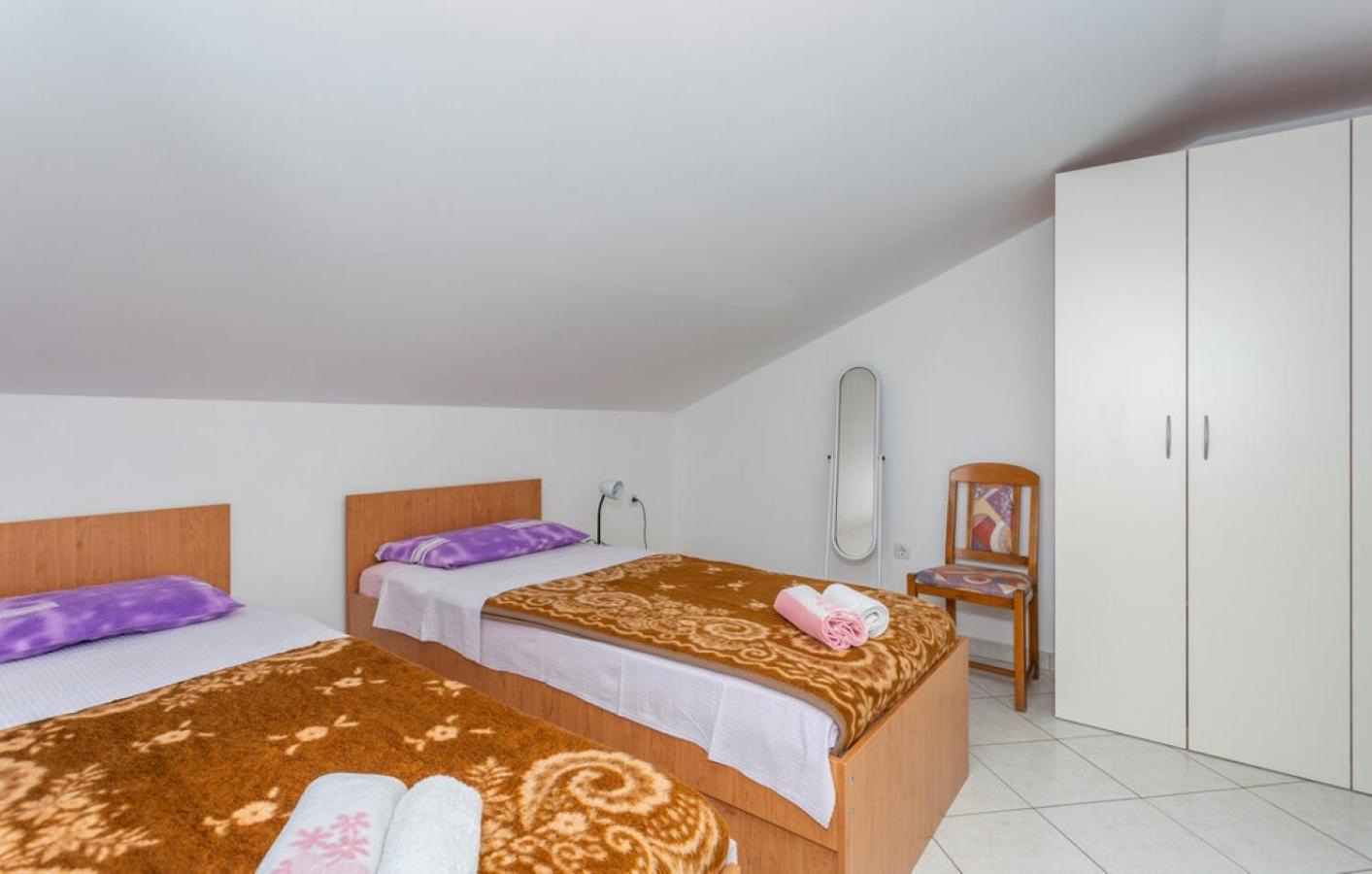 Guest House Lucija Banjol 外观 照片