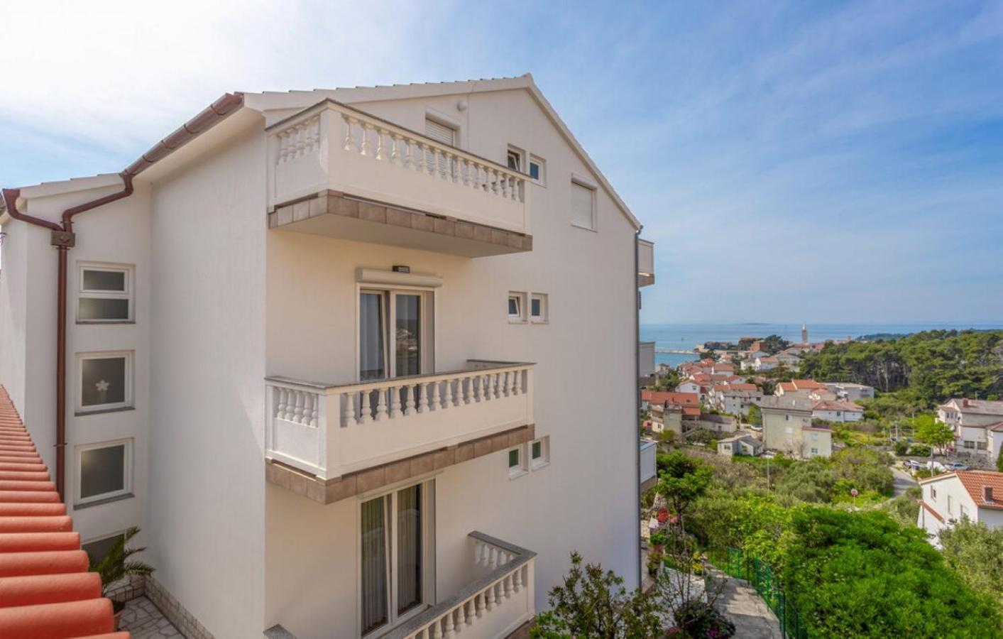 Guest House Lucija Banjol 外观 照片