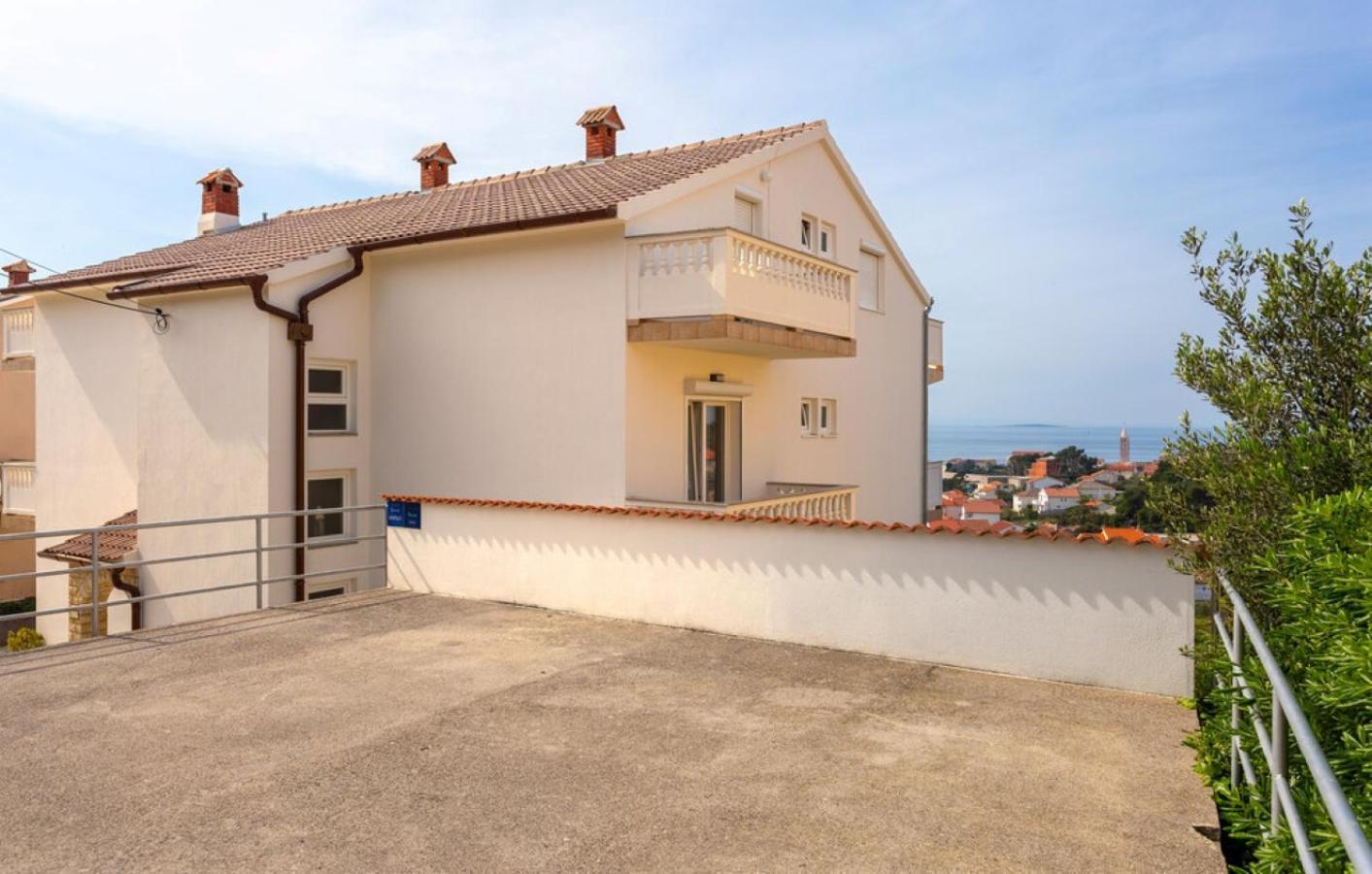 Guest House Lucija Banjol 外观 照片