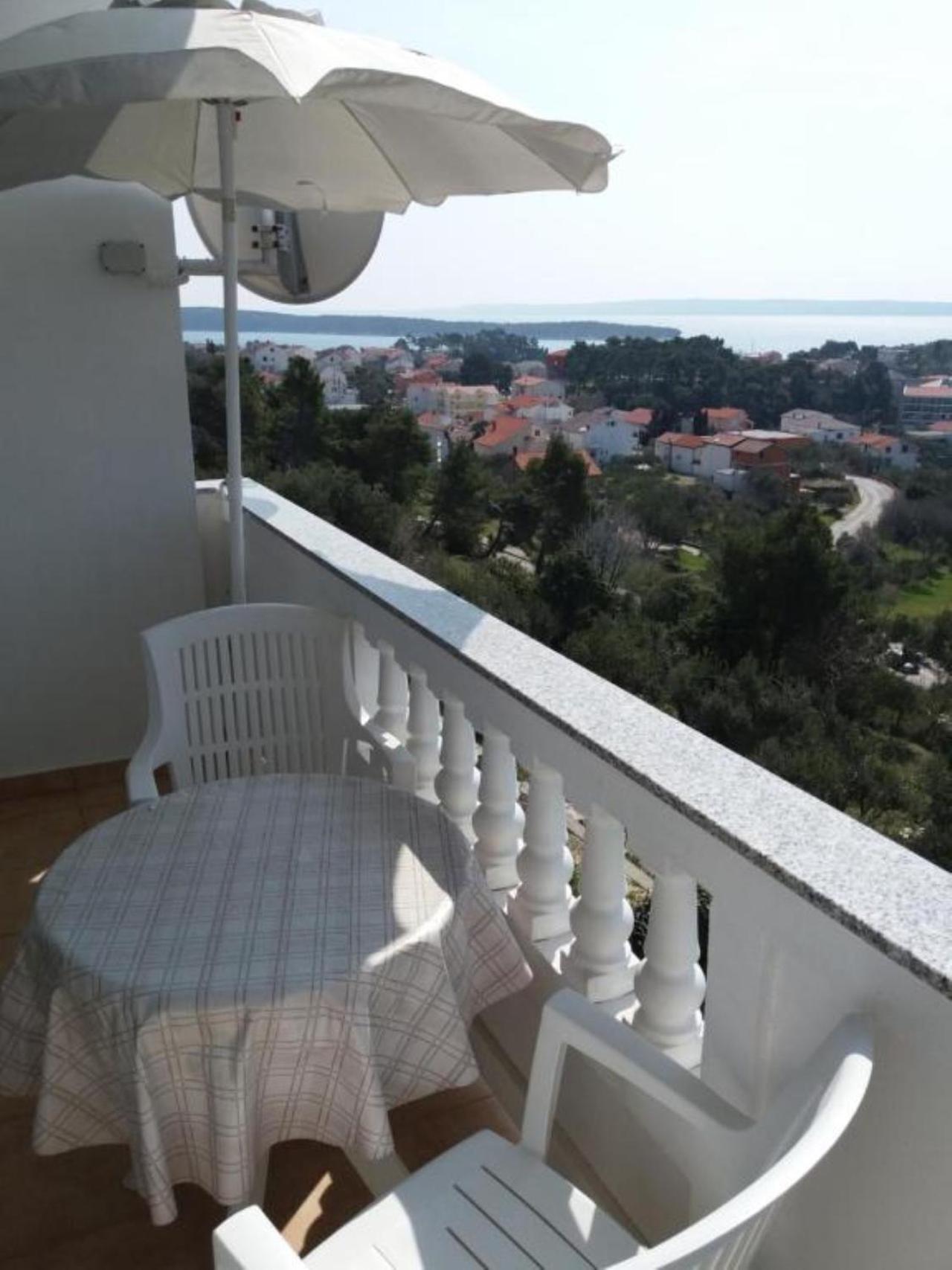 Guest House Lucija Banjol 外观 照片
