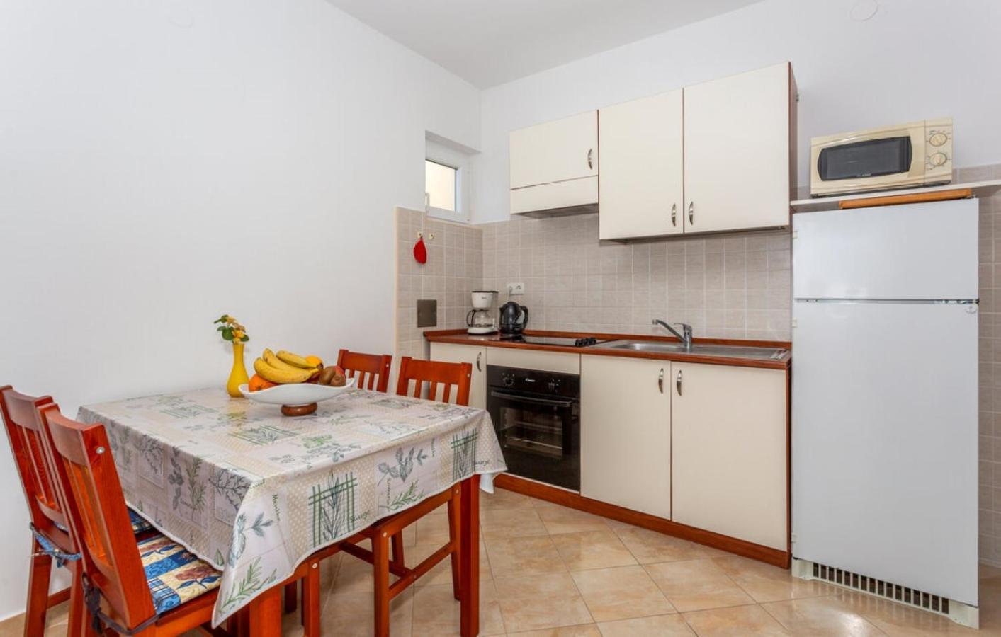Guest House Lucija Banjol 外观 照片